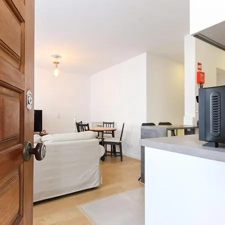Апартаменты Wal Apartments- 3 Bedrooms With Parking Space