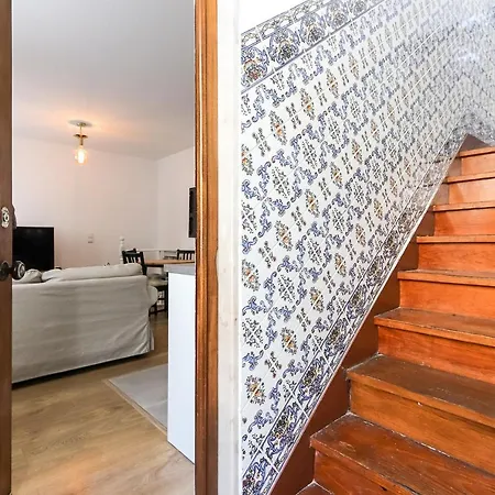 Апартаменты Wal Apartments- 3 Bedrooms With Parking Space Лиссабон